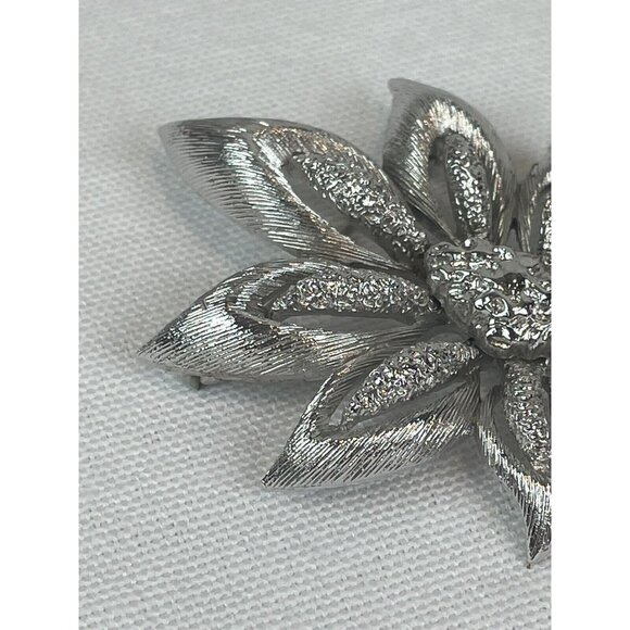 Vintage Silver Toned Leaf Shaped Brooch Pin Costume Jewelry Metal - Picture 4 of 8